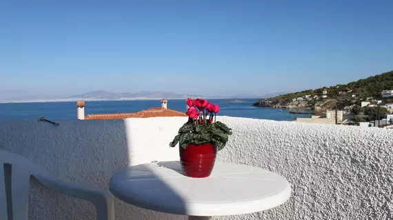 Blue Dolphin Studios and Apartment | Attica - Aegina