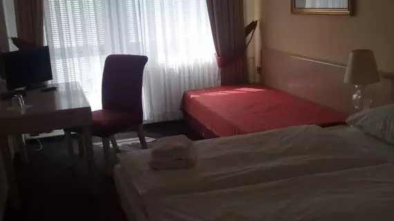 OAZA hotel | Prag - Městská čast Praha 4 (en büyük Prag ilçesi)