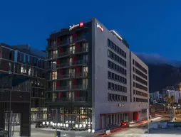 Radisson Red V and A Waterfront | Western Cape (il) - West Coast DC - Drakenstein - Cape Town (ve civarı) - Cape Town - Silo District