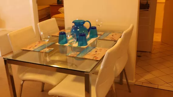 Glenelg Beachside Apartments | Güney Avustralya - Adelaide (ve civarı) - Glenelg