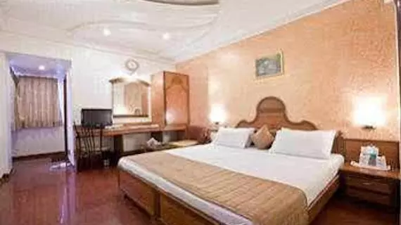 Hotel Summit | Gujarat - Ahmedabad Bölgesi - Ahmedabad