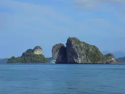 Terapung Hotel & Fish Garden | Kedah - Pulau Batu Merah