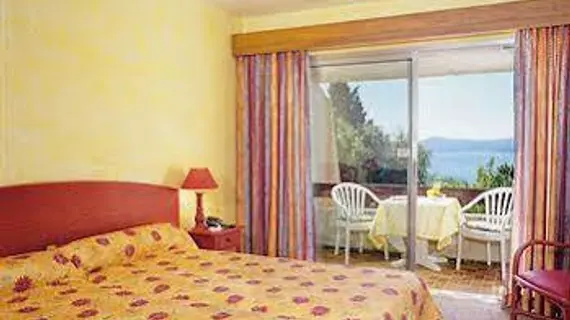 83 Hotel | Provence - Alpes - Cote d'Azur - Var - Toulon - Hyeres (ve civarı) - Le Lavandou