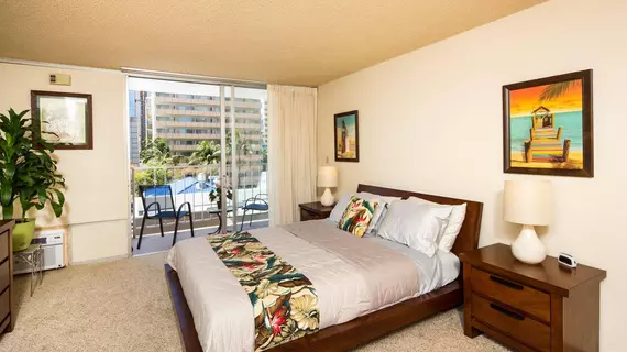 Marine Surf by Waikiki Room | Hawaii - Honolulu - Waikiki