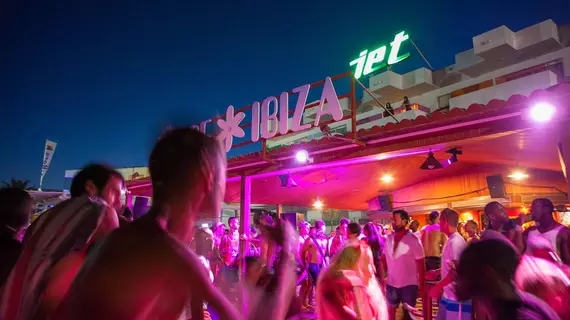 Ibiza JET Apartamentos | Balearic Adaları - İbiza Adası - Sant Josep de sa Talaia - Playa d'en Bossa