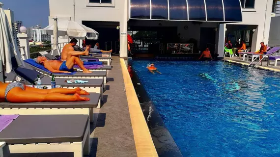 Flipper House Hotel | Chonburi (vilayet) - Pattaya (ve civarı) - Pattaya - Pattaya Körfezi