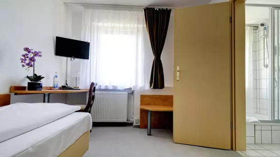 Garni-Hotel zur Krone | Baden-Wuerttemberg - Rems-Murr-Kreis - Stuttgart (ve civarı) - Schwieberdingen