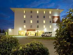 Hotel Grand Est | Auvergne-Rhone-Alpes - Rhone (bölge) - Lyon (ve çevresi) - Meyzieu