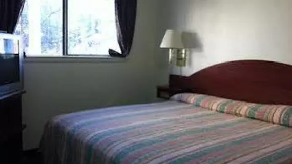 Oaktree Inn and Suites | Oklahoma - Oklahoma City (ve civarı) - Oklahoma