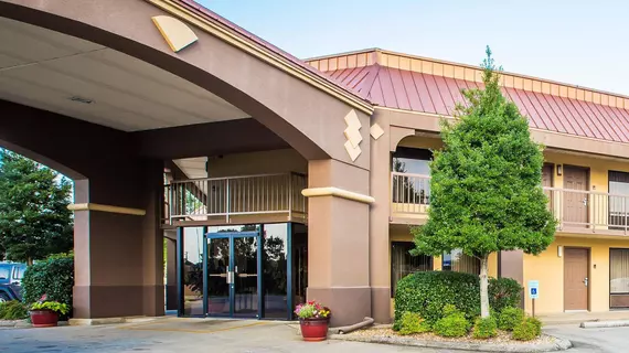 Red Roof Inn and Suites Oxford | Alabama - Oxford (ve civarı) - Oxford