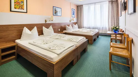 City Hotel Ansbach | Berlin (ve civarı) - Tempelhof-Schoeneberg - Diplomatic Quarter - Batı Berlin Merkezi