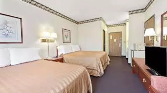 St. Louis Travelodge | Missouri - St. Louis (ve civarı) - Berkeley