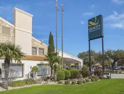 Quality Inn and Suites | Teksas - Fort Worth (ve civarı) - North Richland Hills