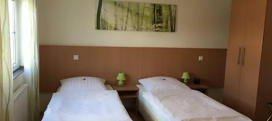 Pension im Wirtshaus Himberg | Kuzey Ren-Westfalia - Bonn (ve civarı) - Bad Honnef