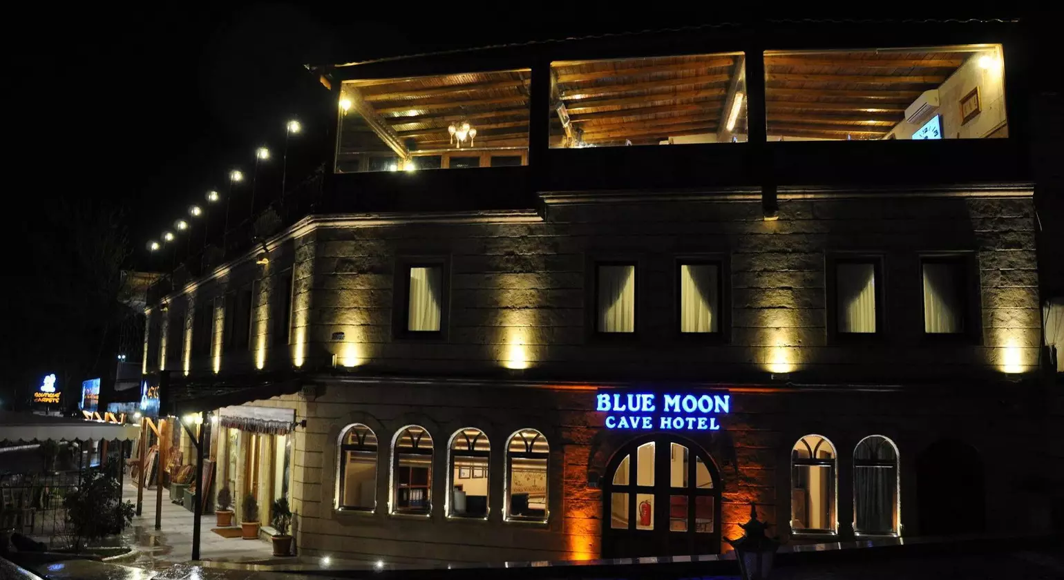 Blue Moon Cave Hotel