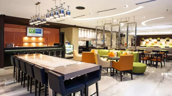 Holiday Inn Express Surabaya CenterPlaza | Doğu Cava - Surabaya