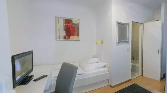 Pension Donau Grill | Aşağı Saksonya - Hannover (ve civarı) - Hannover - Döhren-Wülfel