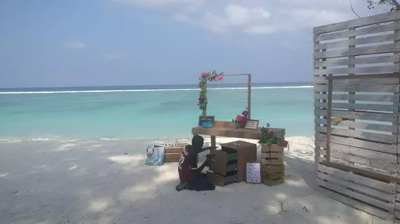 Simry Beachside | Maldivler - Kaafu Atoll - Hulhumalé Adası