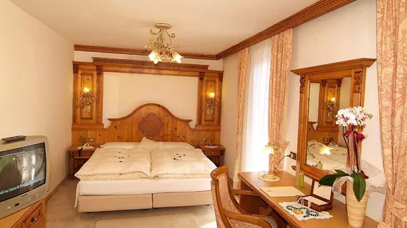 Hotel Lorenzetti | Trentino-Alto Adige - Trento İli - Madonna di Campiglio