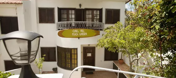 Ericeira Chill Hill Hostel & Private Rooms - Peach Garden | Lizbon Bölgesi - Mafra - Ericeira