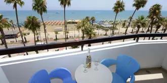 Les Palmiers Beach Hotel