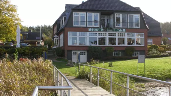 Hotel Fährhaus Niederkleveez | Schleswig-Holstein - Bösdorf