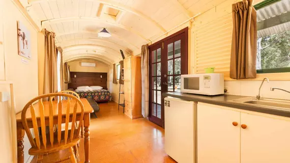 Dunsborough Rail Carriages & Farm Cottages | Batı Avustralya - Quindalup