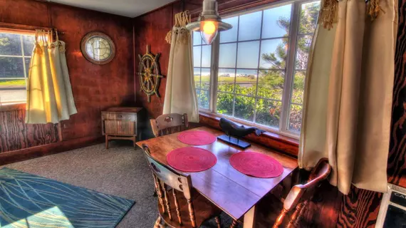 The Rock Park Cottages | Oregon - Oregon Coast - Yachats