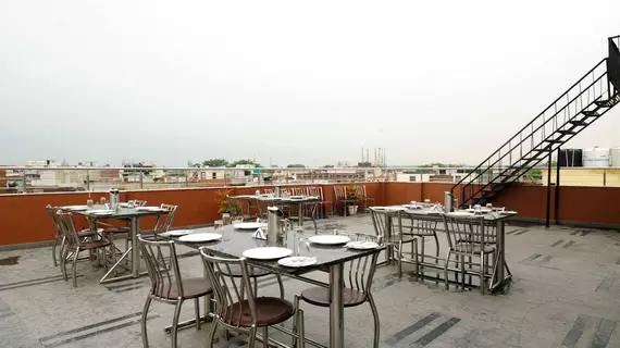 Hotel Le Benz | Batı Delhi - Ulusal Eyalet Başkenti Delhi - Delhi (ve civarı) - Yeni Delhi - Paharganj