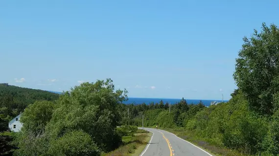 Blue Tin Roof B & B | Nova Scotia - Livingstone Cove