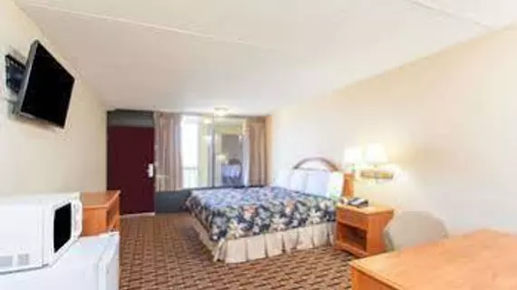 Travelodge Inn & Suites | Tennessee - Gatlinburg - Pigeon Forge (ve civarı) - Pigeon Forge