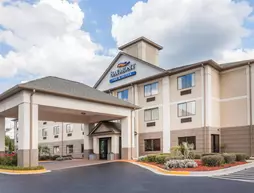 Baymont Inn & Suites Columbia Fort Jackson | Güney Karolayna - Columbia (ve civarı) - Columbia