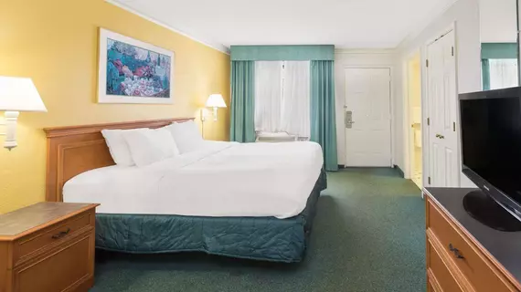 Days Inn and Suites Huntsville | Alabama - Huntsville (ve civarı) - Huntsville