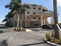 Holiday Inn Express and Suites Boynton Beach West | Florida - Palm Beach - Batı Palm Beach (ve civarı) - Boynton Beach