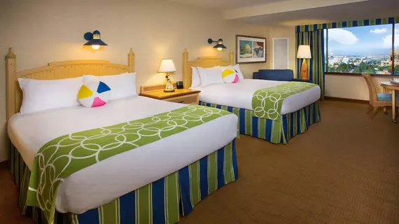 Disney's Paradise Pier Hotel - On Disneyland Resort Property | Kaliforniya - Orange County - Anaheim - Anaheim Resort