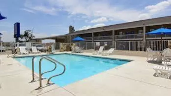 Motel 6 Austin CentralSouth/Univ of TX | Teksas - Austin (ve civarı) - Austin - North Loop