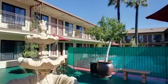 Studio City Courtyard Hotel