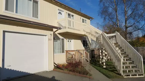 Turnagain Duplex by Welcome Home Rentals | Alaska - Anchorage (ve civarı) - Anchorage