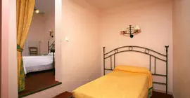 Hostellerie De La Source | Provence - Alpes - Cote d'Azur - Bouches-du-Rhone (bölge) - Arles (ve civarı) - Arles