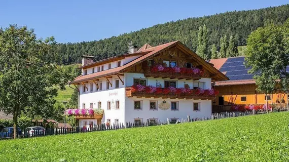 Residence Hauserhof | Trentino-Alto Adige - Güney Tirol (il) - Rodengo - Chifa