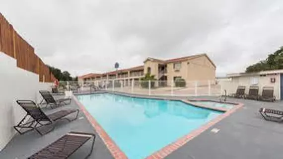 Motel 6 San Antonio - Fiesta Trails | Teksas - San Antonio (ve civarı) - San Antonio