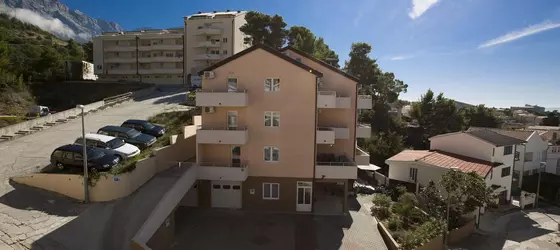 Apartments Vila Adrijana | Split-Dalmaçya - Baska Voda