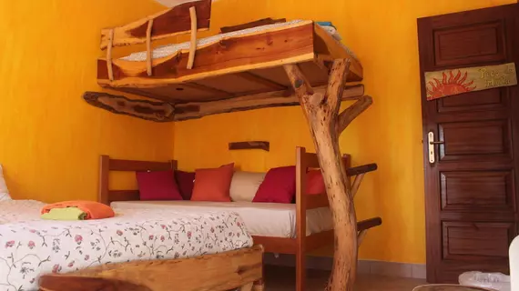 Tribo da Praia - Almagreira Surf Hostel | Centro - Leiria Bölgesi - Peniche