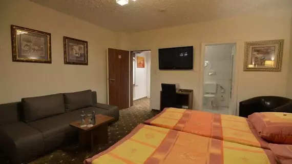 Hotel Löwenbräu | Kuzey Ren-Westfalia - Köln (ve civarı) - Köln - Ren'in Sol Yakası