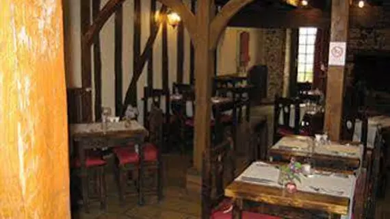 Hotel Restaurant Le Cheval Blanc | Bourgogne-Franche-Comte - Yonne - Charny-Oree-de-Puisaye