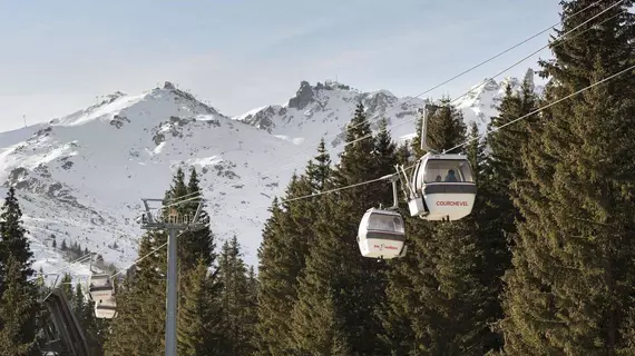 White 1921 Courchevel | Auvergne-Rhone-Alpes - Savoie (bölge) - Courchevel