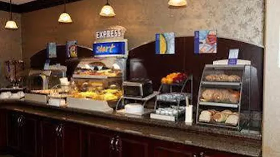 Holiday Inn Express and Suites Springfield Medical District | Missouri - Springfield (ve civarı) - Springfield