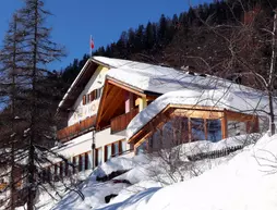 Apart- und Kinderhotel Muchetta | Maloja District - Graubuenden - Wiesen