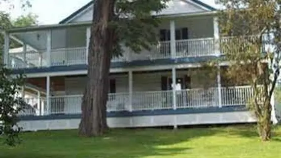 Locust Tree Bed and Breakfast | Connecticut - Torrington (ve civarı) - Canaan