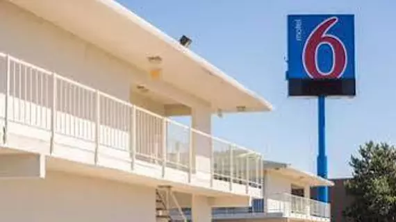 Motel 6 Reno West | Nevada - Pyramid Lake Kızılderili Bölgesi - Reno (ve civarı) - Reno